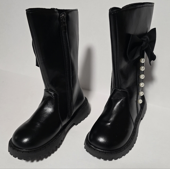NWOT Girls' Black Boots with Bow and Pearl Detail, Size 32 (US 13) - Picture 3 of 11